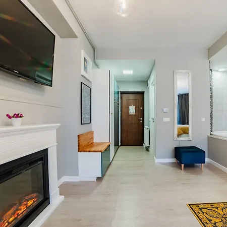 Romantic Jacuzzi Luxury Apartment
