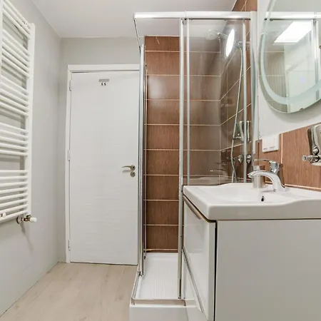 Romantic Jacuzzi Luxury Apartment Sinaia