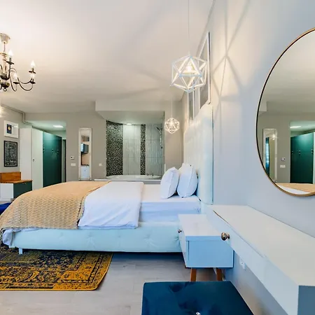 Romantic Jacuzzi Luxury Apartment